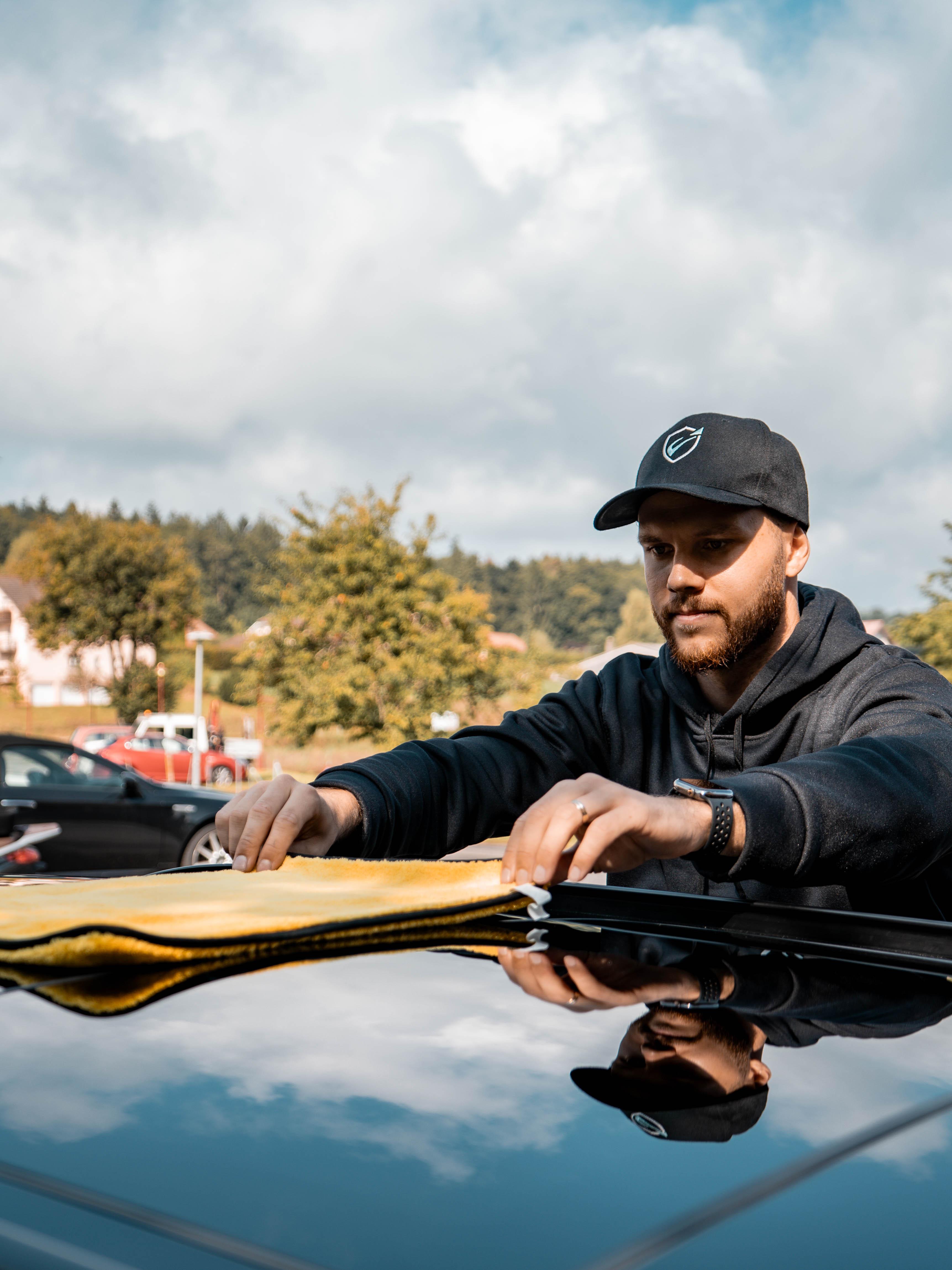 Alan Cavin, peintre en auto chez SVS Carrosserie